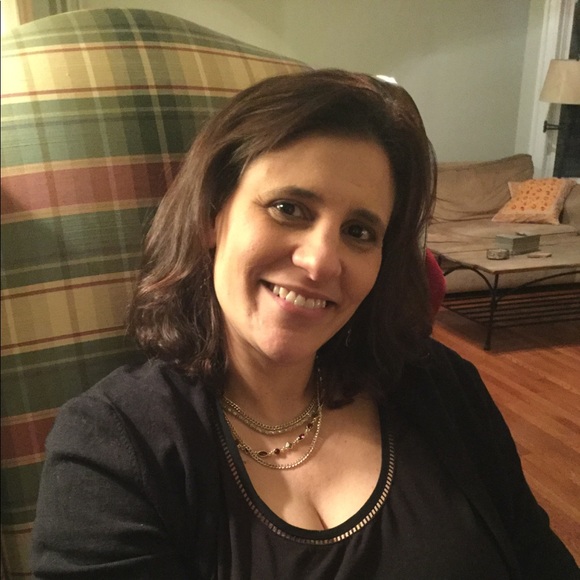 Meet your Posher, Lori - Picture 2 of 2